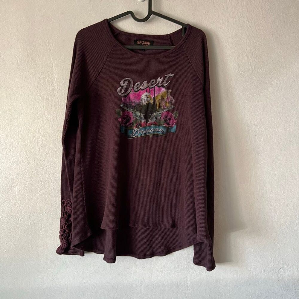 Shyanne thermal top in burgundy features a graphic print d desert Dreams" delica